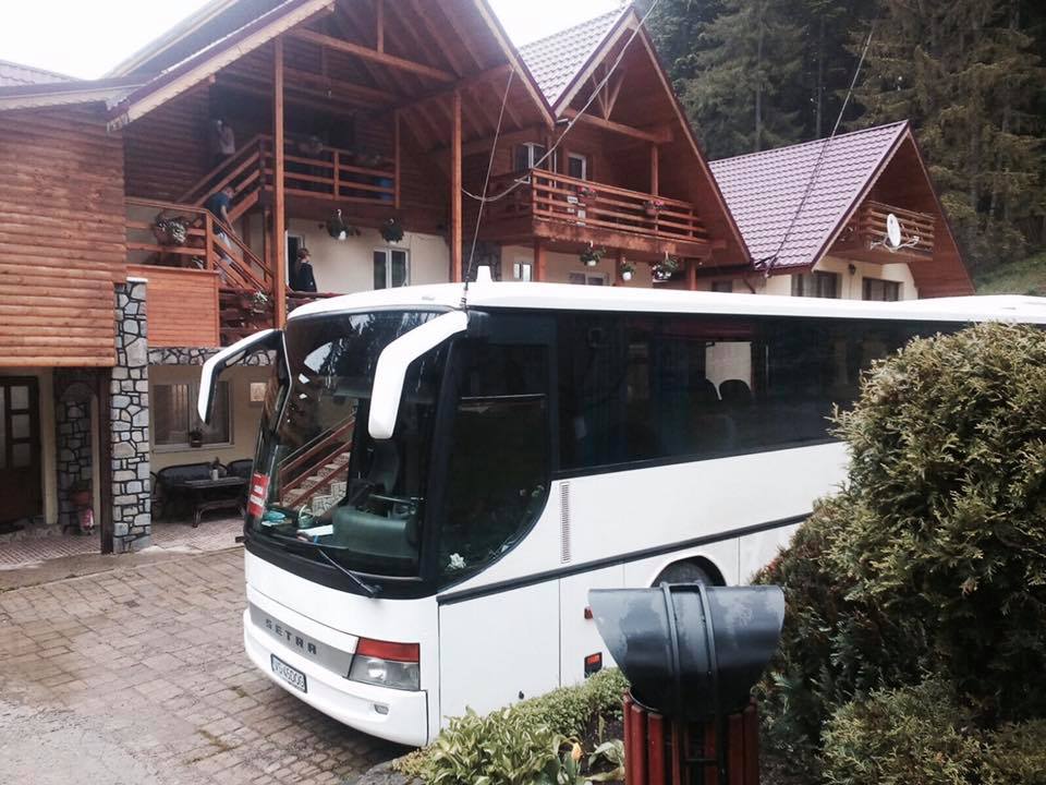 Avantajele Închirierii Microbuzului sau Autocarului de la o Firmă de Transport Persoane